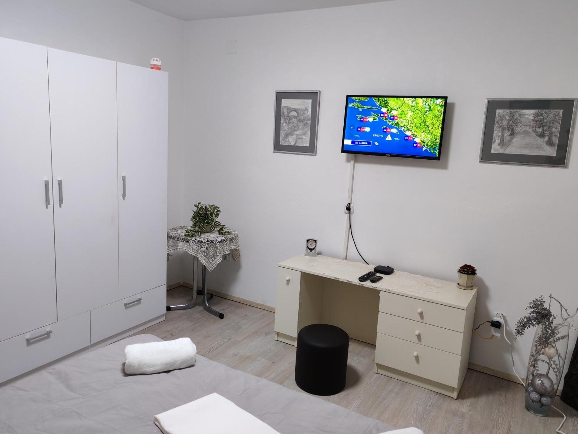 Apartman Ivana 카를로바츠 외부 사진