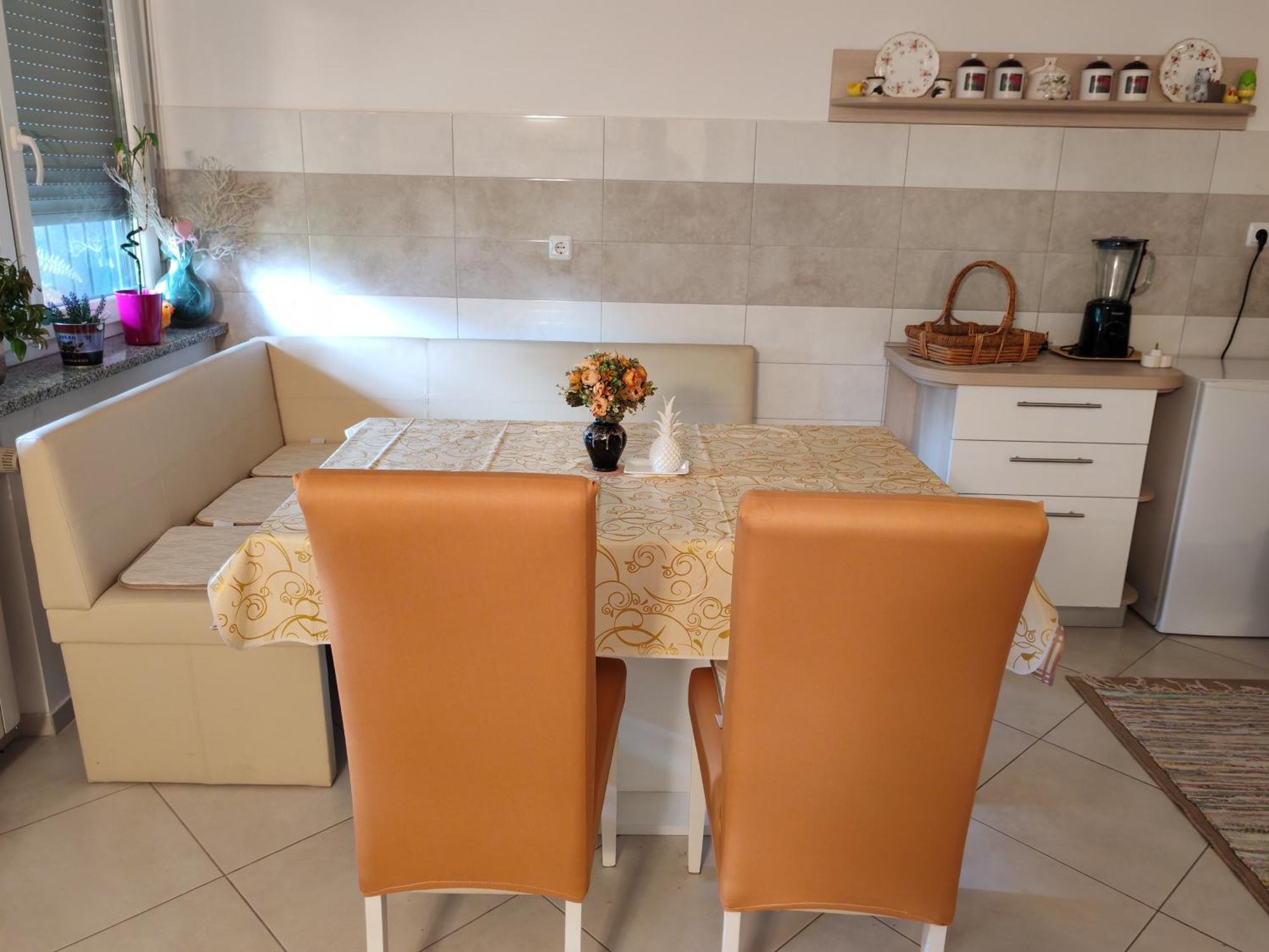 Apartman Ivana 카를로바츠 외부 사진